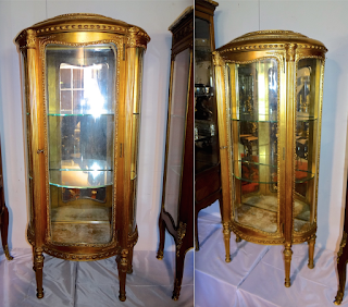 Позолоченная витрина полукруглой формы. 19-й век. 67/32/148 см. 3000 евро. Позолоченная витрина полукруглой формы. 19-й век. 67/32/148 см. 3000 евро.