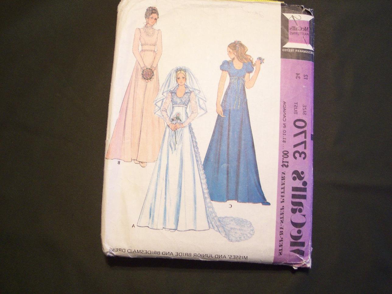 Vintage 1970s Wedding Dress Pattern, Size 12