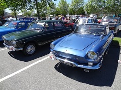 2015.06.07-010 Peugeot 204 et Renault Caravelle