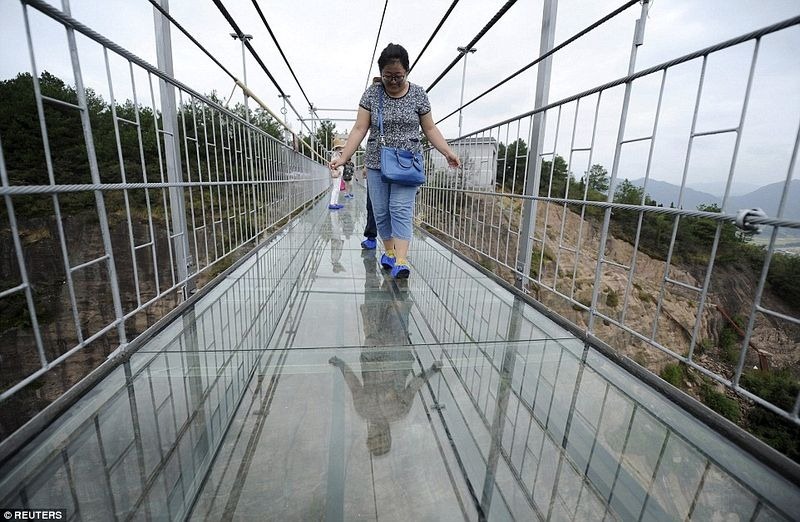      glass-suspension-bridge-china-5%5B2%5D.jpg?imgmax=800