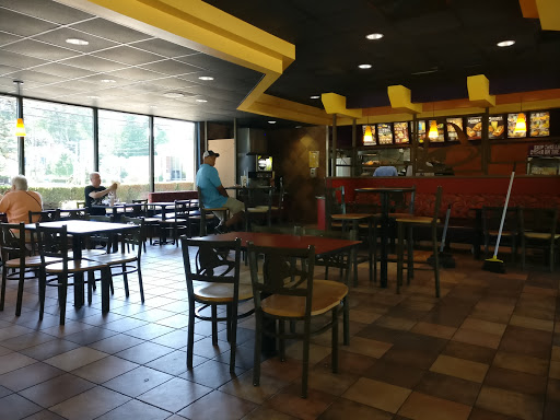 Mexican Restaurant «Taco Bell», reviews and photos, 27 S Kinderkamack Rd, Montvale, NJ 07645, USA