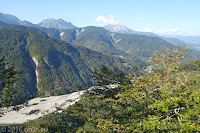 Hoch zum Forcella di Monte Rest (1076m). Blick zurück auf den Fiume Tagliamento.