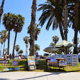 Feira de artes na praia de Santa Barbara, Califórnia, EUA