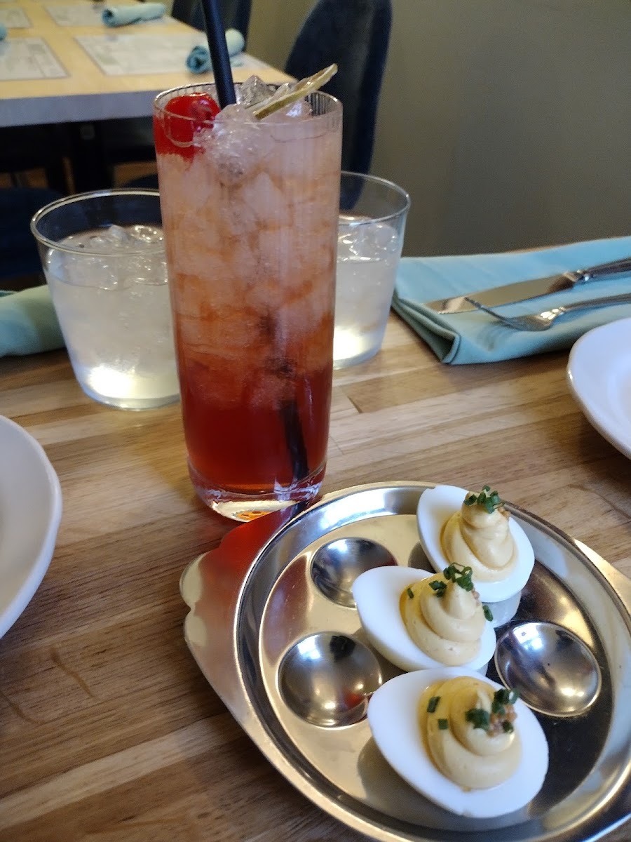 Devilled eggs and mocktail