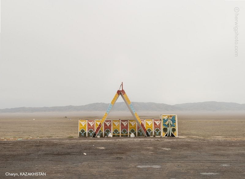 herwig-soviet-bus-stops-25