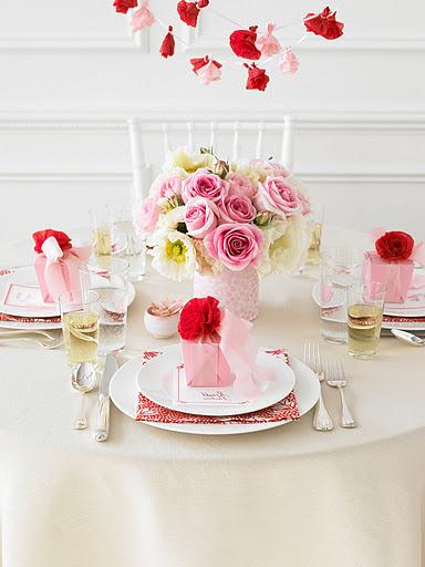 7 Red and pink table decor.