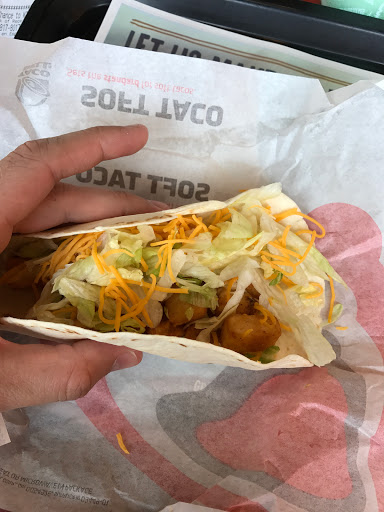 Mexican Restaurant «Taco Bell», reviews and photos, 38330 W 10 Mile Rd, Farmington Hills, MI 48335, USA