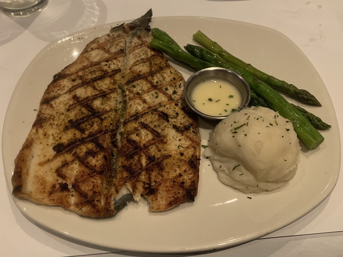 Rainbow trout with asparagus and garlic mashed potatoes (Dec2021)