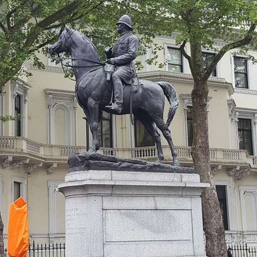 Lord Napier statue, Queen's Ga