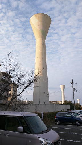 府営八田荘住宅の給水塔