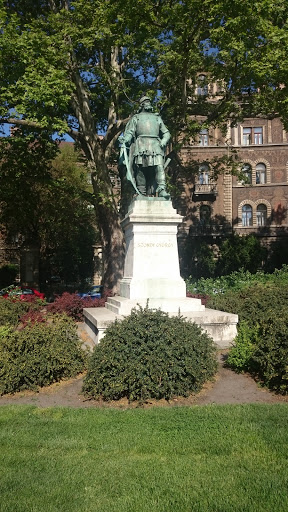 Szondy György szobor