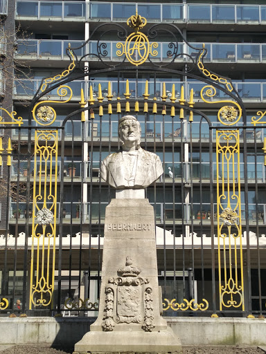 Monument van August Beernaert