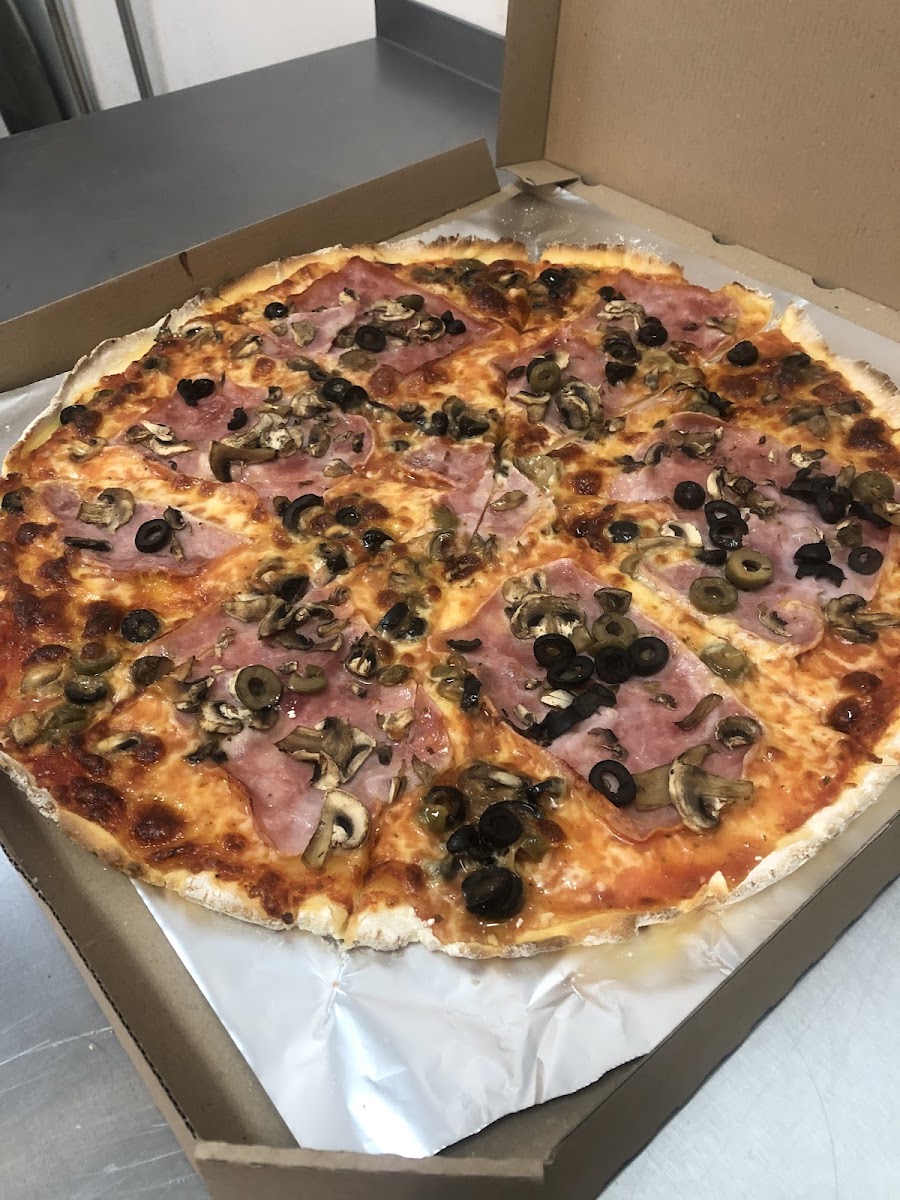 Gluten-Free Pizza at MaLi BISTRO