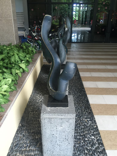 一排雕塑