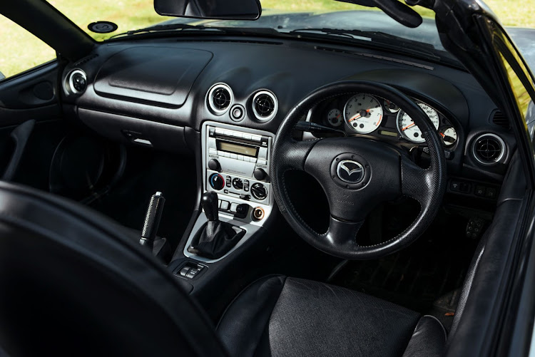 Mazda MX-5 NB interior