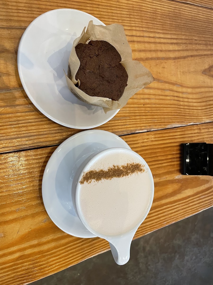 Carrot raisin muffin with chai latte