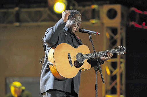 VUSI MAHLASELA