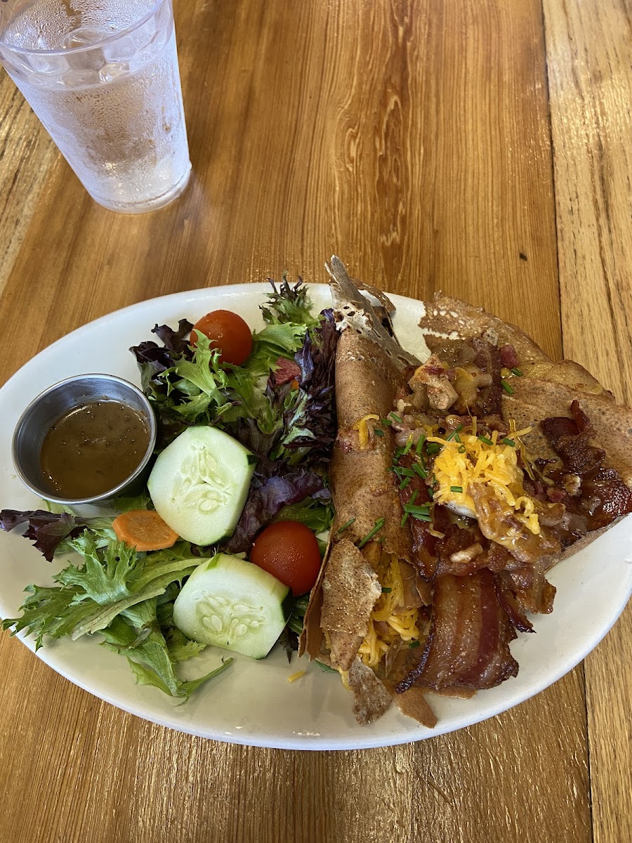 Buckwheat crepe with chicken, bacon, Granny Smith apple slices and cheddar cheese with a side of mixed greens with Balsamic dressing.  Very good.