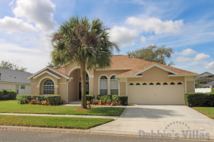 Orlando vacation villa, southwest-facing private pool and spa, games room, close to Disney