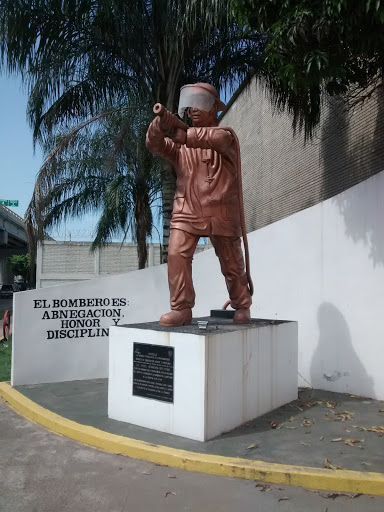 Monumento Al Bombero