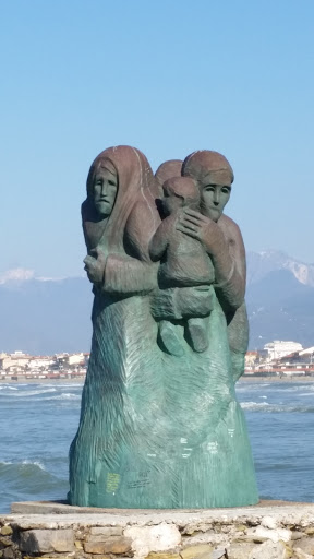 Statua sul molo di Viareggio