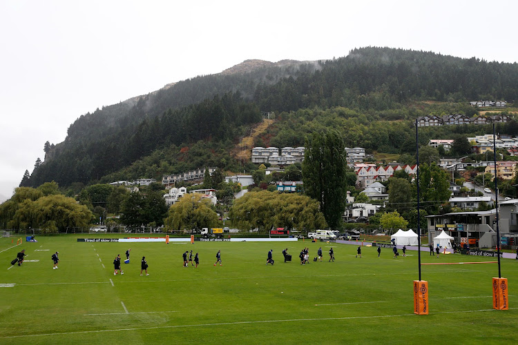 The Chiefs and Highlanders avoided the arduous road journey and played out an entertaining contest in a picturesque Queenstown setting in Wakatipu.