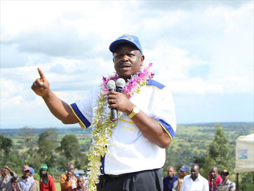 A file photo of Bomet Governor Isaac Rutto addressing Chama Cha Mashinani supporters after he officially opened party offices in Kimogoro trading centres in Narok South constituency. /KIPLANG’AT KIRUI.