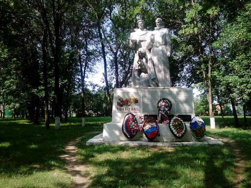 Памятник Погибшим На Великой Отечественной Войне