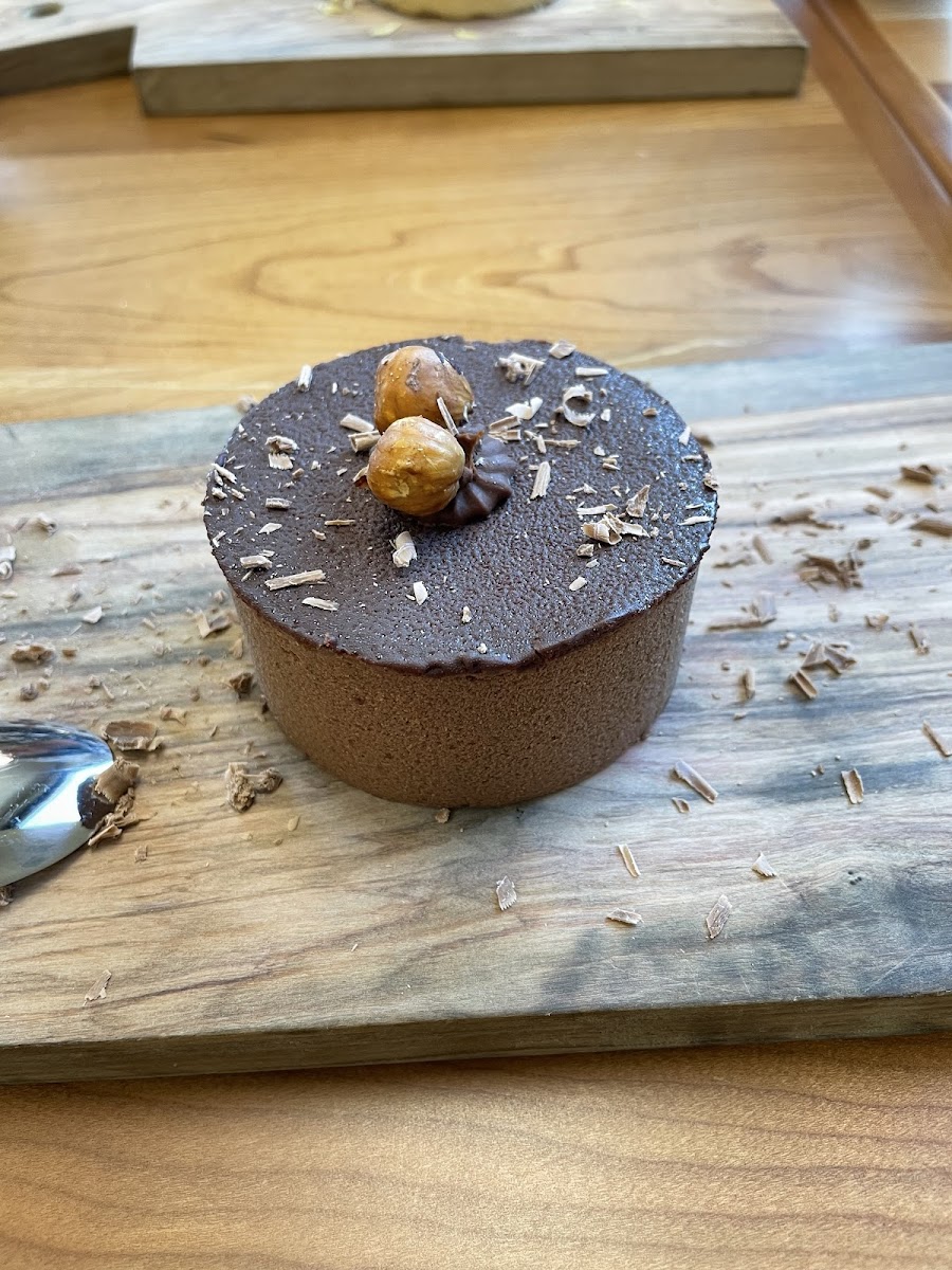 Chocolate mousse with hazelnut crust