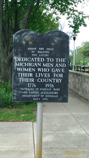 HONOR THE DEAD BY HELPING THE LIVING DEDICATED TO THE MICHIGAN MEN AND WOMEN WHO GAVE THEIR LIVES FOR THEIR COUNTRY 1776 1976 VETERANS OF FOREIGN WARS AND LADIES AUXILIARIES DEPARTMENT OF...