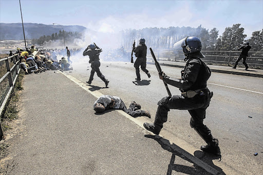 Police disperse Western Cape farmworkers in Wolseley, near Ceres, after a protest turned violent. File photo