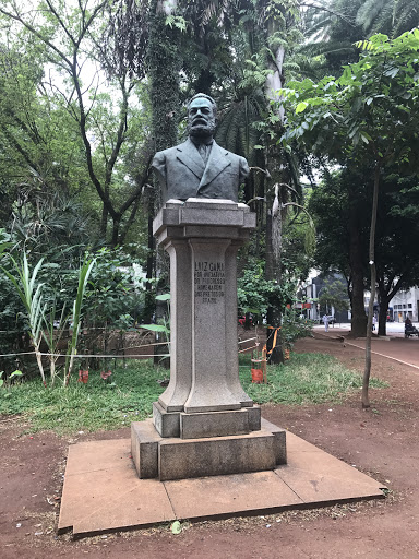 Busto Luis Gama
