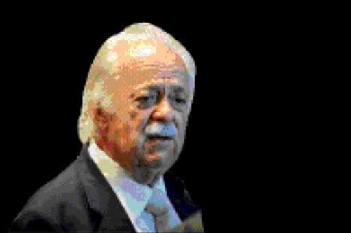 Advocate George Bizos chats to other judges at the Hlope hearing at the Hilton Hotel. PIC ROBERT BOTHA . 01/04/2009. © BUSINESS DAY.