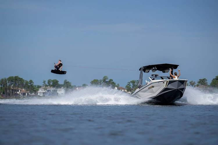 If you get your thrills from wakeboarding, the the Super Air Nautique G23 is just what you need.