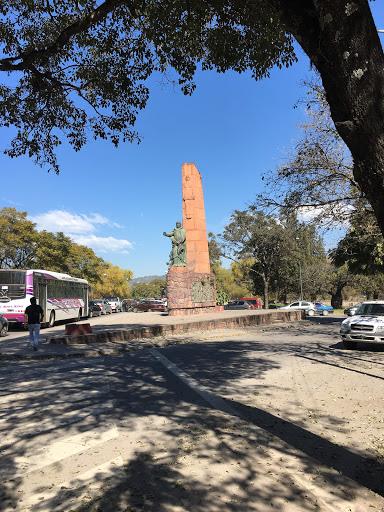 Estatua del Canónigo Gorriti