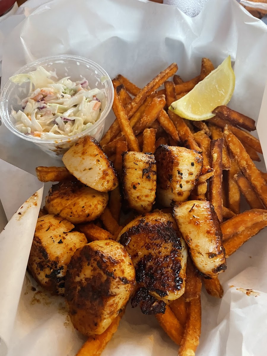 Blackened scallops with sweet potato fries and coleslaw
