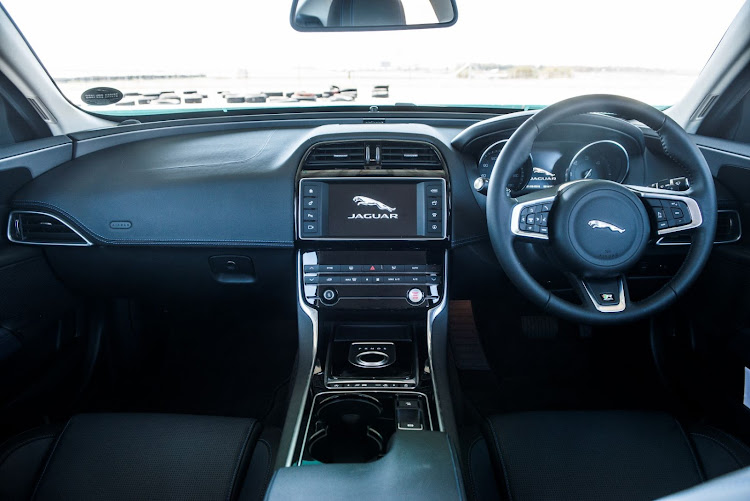 Jaguar XE 2.0 D interior