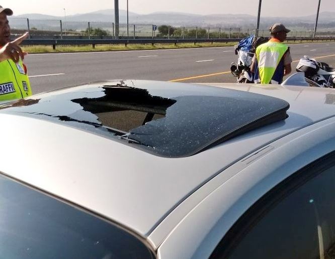 Another stone throwing incident has occurred along the N12. next to Freedom Park,between the Golden Highway and N1 according to GTP_Trafficstats. Fortunately nobody was injured.