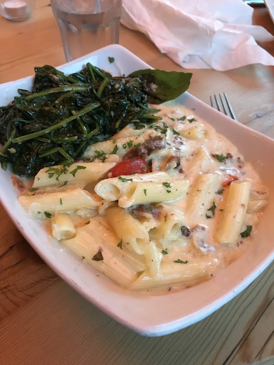 Gluten free Mac and Cheese with a side of garlic spinach. Amazing!