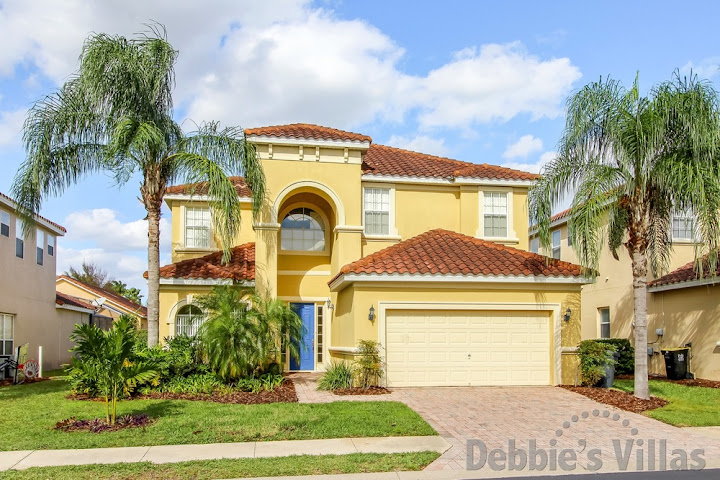 Private Orlando villa to rent, Disney area, gated community, games room, pool and spa