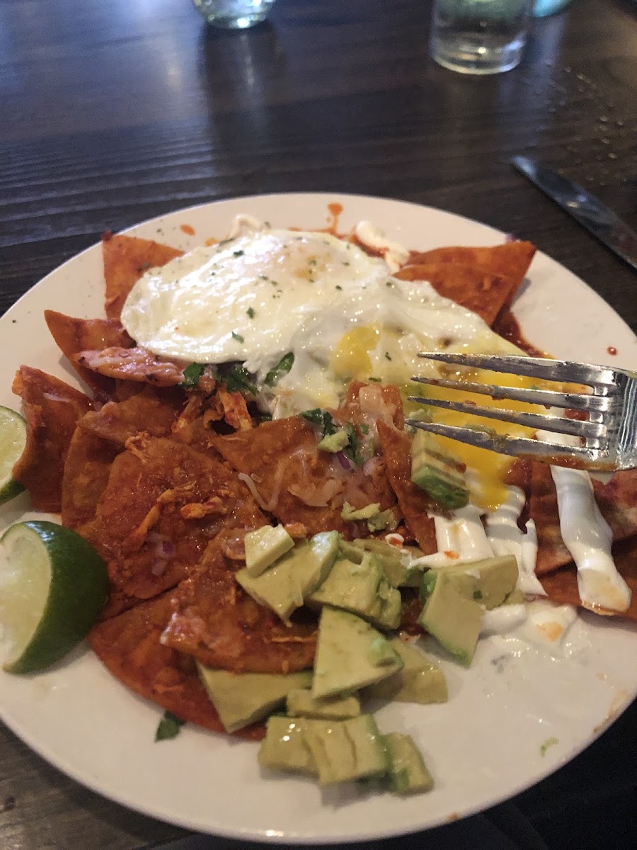 chilaquiles con pollo with 2 eggs on top (eggs are $2 extra)