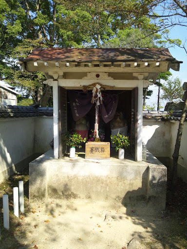 芝右衛門狸の祠 