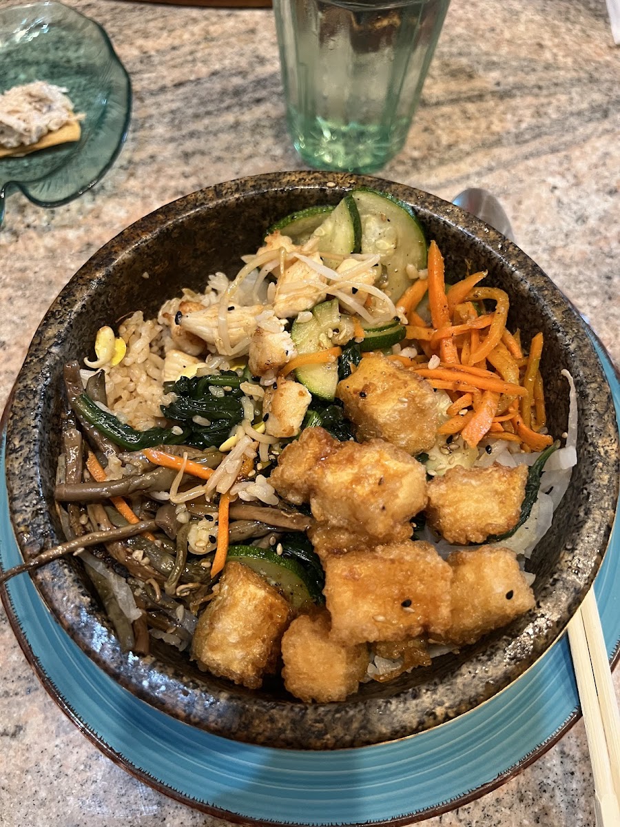 Bibimbap with chicken and tofu