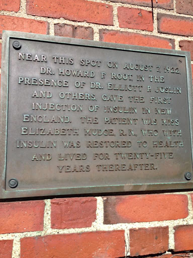 NEAR THIS SPOT ON AUGUST 7, 1922, DR. HOWARD F. ROOT, IN THE PRESENCE OF DR. ELLIOTT P. JOSLINAND OTHERS, GAVE THE FIRST INJECTION OF INSULIN IN NEWENGLAND. THE PATIENT WAS MISSELIZABETH MUDGE,...