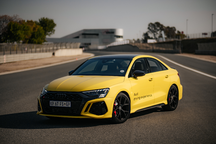 The driving experience takes place in high-performance RS Audi models.
