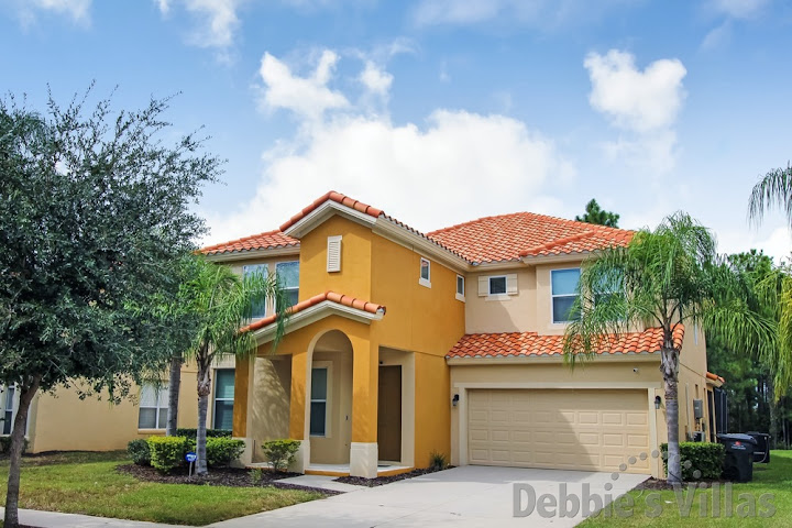 Orlando villa to rent, gated Davenport resort, private pool, air-conditioned games room, Disney area