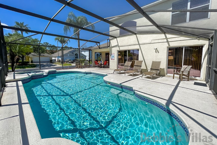 Kissimmee vacation villa with a south-facing private pool and spa