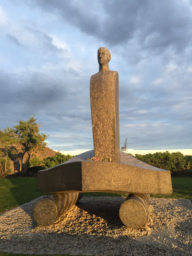 Thor Heyerdahl Statue