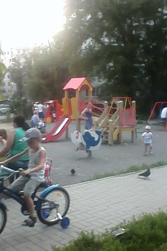 Детская Площадка На Комарова 11