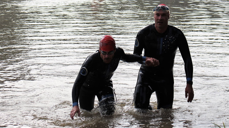 Tim Stones, left, with his guide, Andrew Liddle, exit the water after the swim leg of the South African Para Triathlon national championships, held in Maselspoort, Free State, on April 2021. Stones and Liddle have been selected to represent South Africa at the Para All Africa Triathlon Championships, in Sharm el Sheikh, Egypt, from 11-13 June 2021.